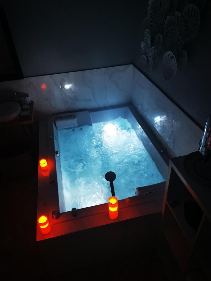 Spabyelleetlui Spa Rouge Ou Bleu Mouscron Zewnętrze zdjęcie