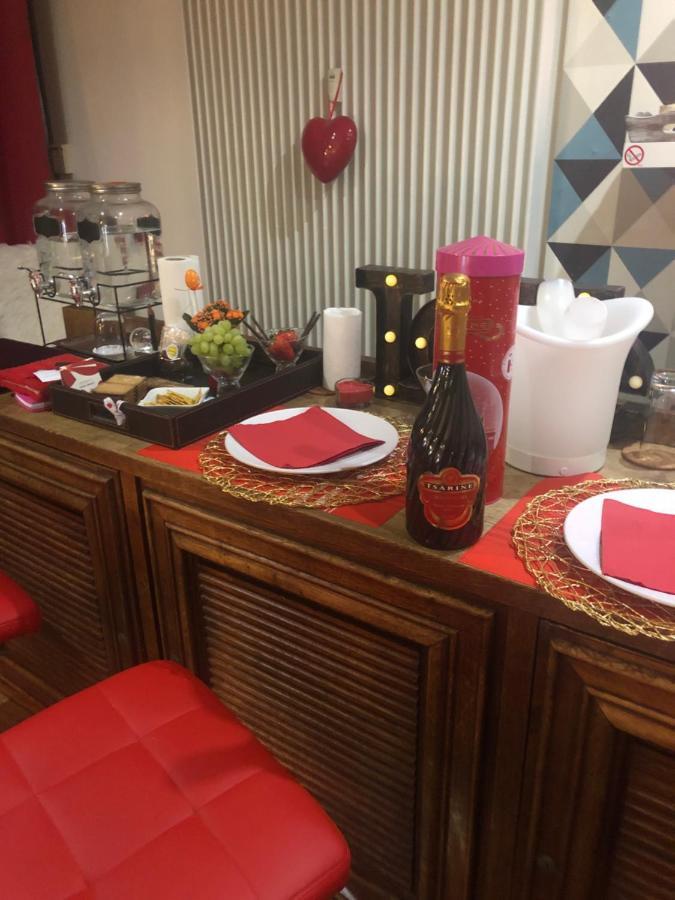 Spabyelleetlui Spa Rouge Ou Bleu Mouscron Zewnętrze zdjęcie