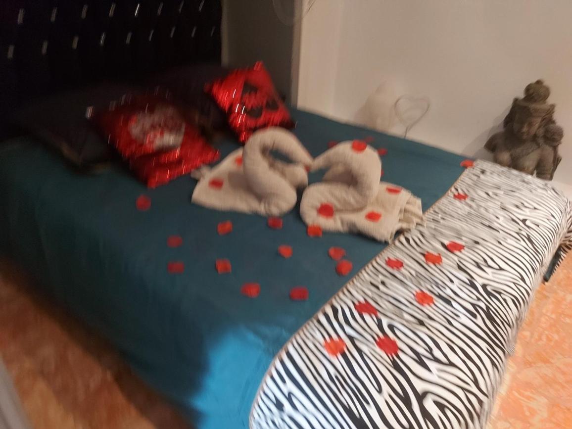 Spabyelleetlui Spa Rouge Ou Bleu Mouscron Zewnętrze zdjęcie
