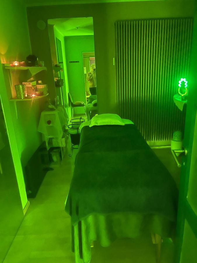 Spabyelleetlui Spa Rouge Ou Bleu Mouscron Zewnętrze zdjęcie