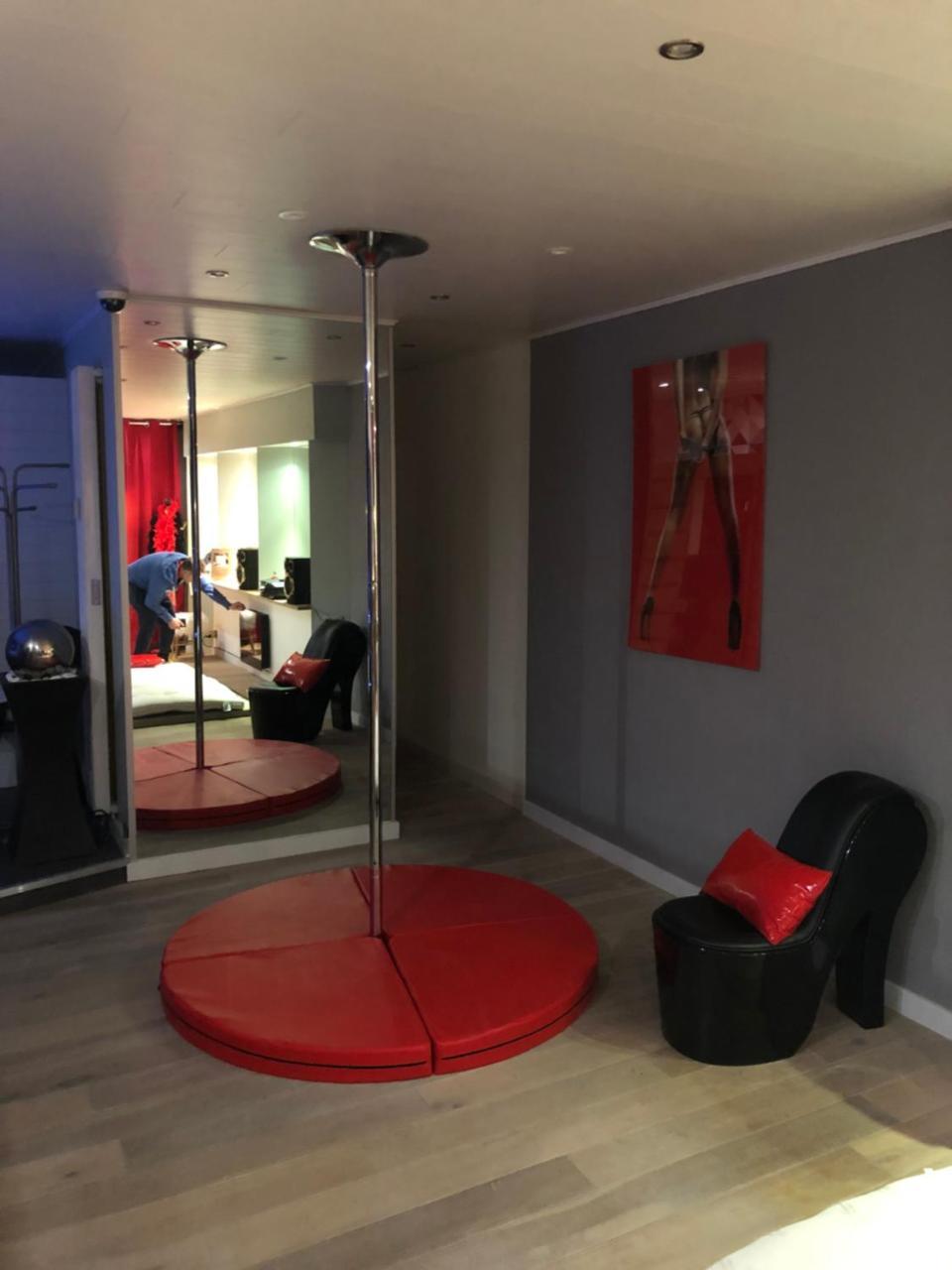 Spabyelleetlui Spa Rouge Ou Bleu Mouscron Zewnętrze zdjęcie