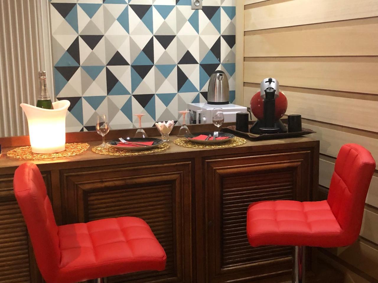 Spabyelleetlui Spa Rouge Ou Bleu Mouscron Zewnętrze zdjęcie