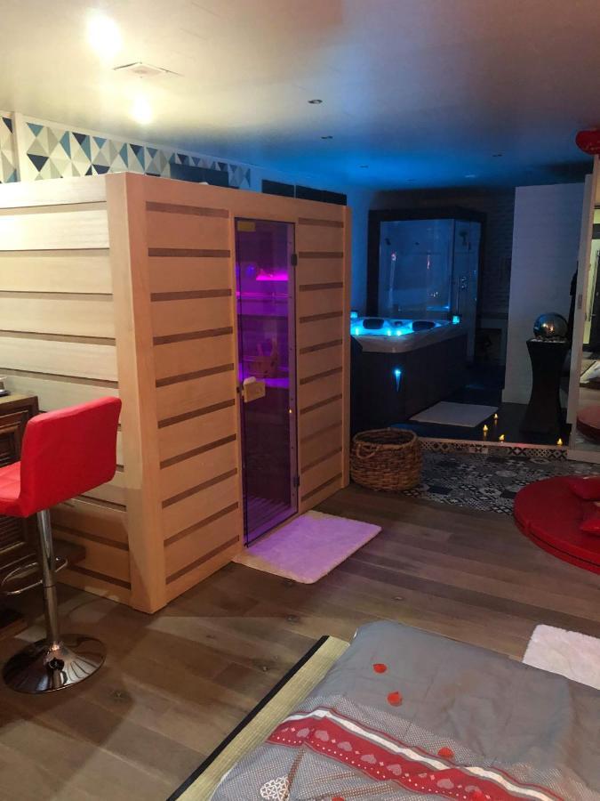 Spabyelleetlui Spa Rouge Ou Bleu Mouscron Zewnętrze zdjęcie