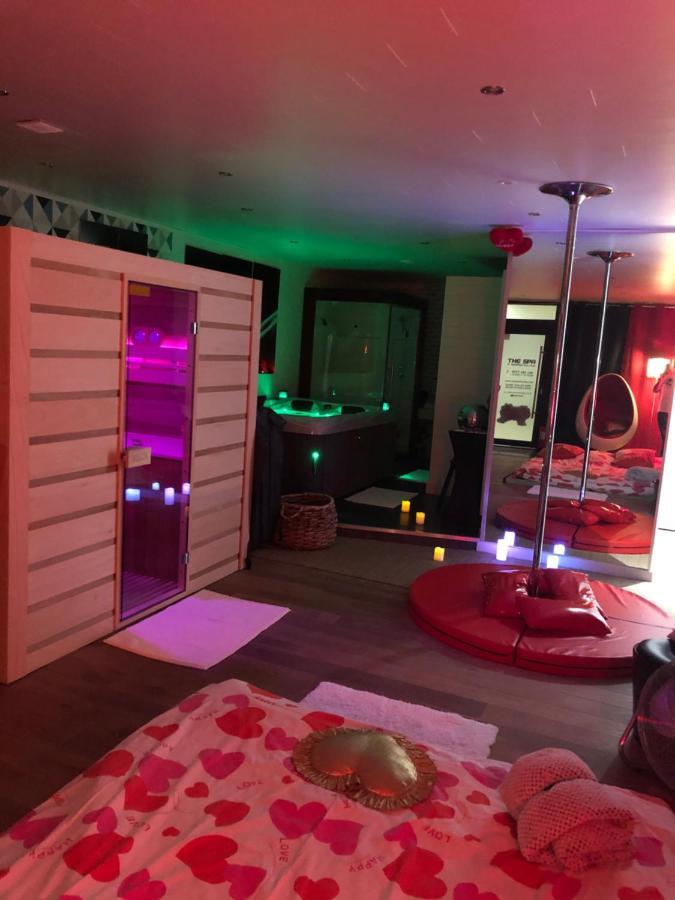 Spabyelleetlui Spa Rouge Ou Bleu Mouscron Zewnętrze zdjęcie